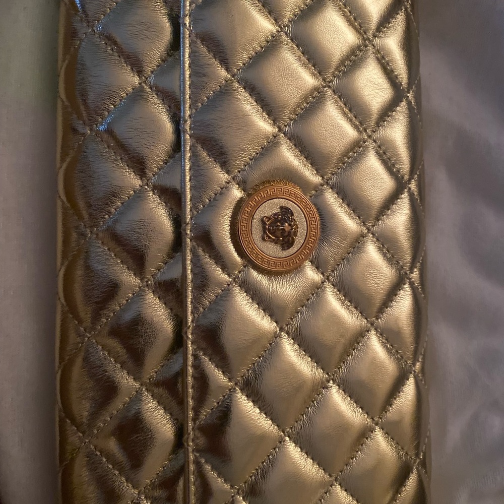Versace - Picture 3 of 4